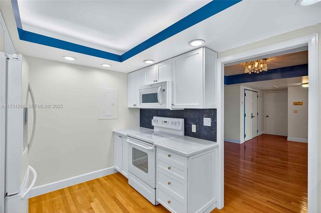 2 Grove Isle Dr B404, Coconut Grove, FL 33133