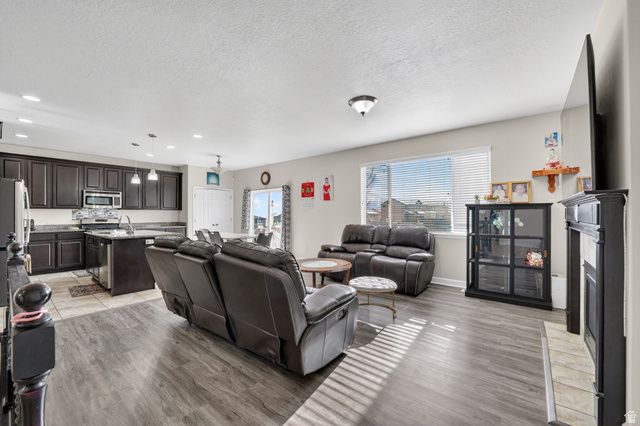 6582 S EVENING GLOW CT, West Valley City, UT 84081