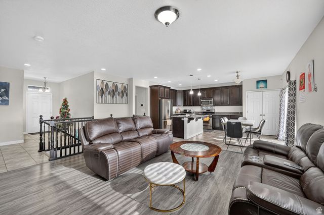 6582 S EVENING GLOW CT, West Valley City, UT 84081