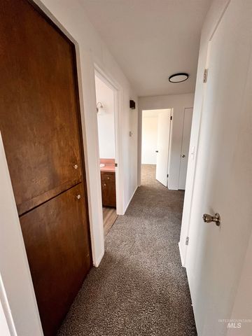 9985 W. Canterbury Dr., Boise, ID 83704