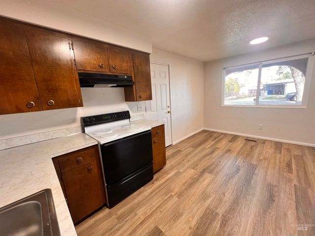 9985 W. Canterbury Dr., Boise, ID 83704