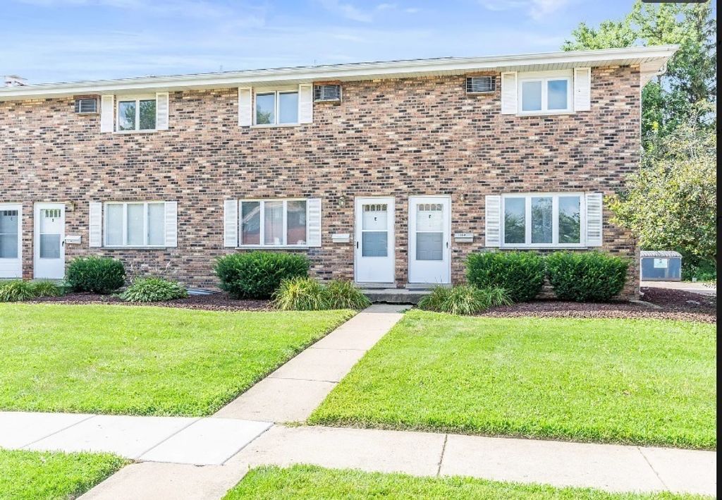 110 Town Crest Drive E, New Lenox, IL 60451 — exterior