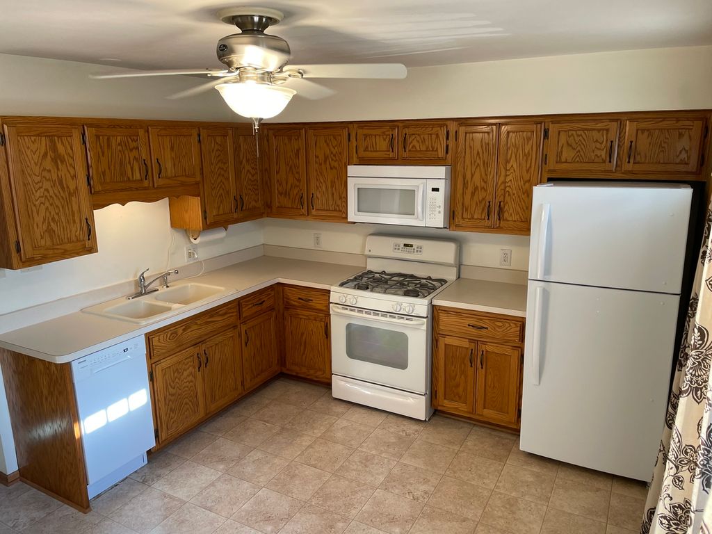 110 Town Crest Drive E, New Lenox, IL 60451 — photo 2