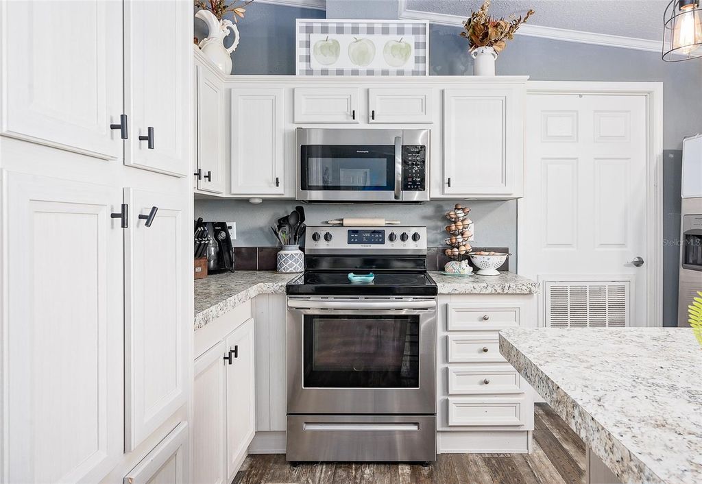 Image 11 of property listing at 436 ALDERMAN ROAD, Lakeland, FL 33810