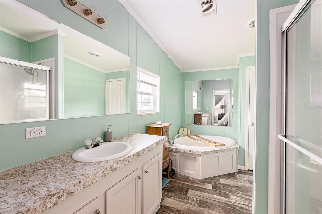 Image 14 of property listing at 436 ALDERMAN ROAD, Lakeland, FL 33810