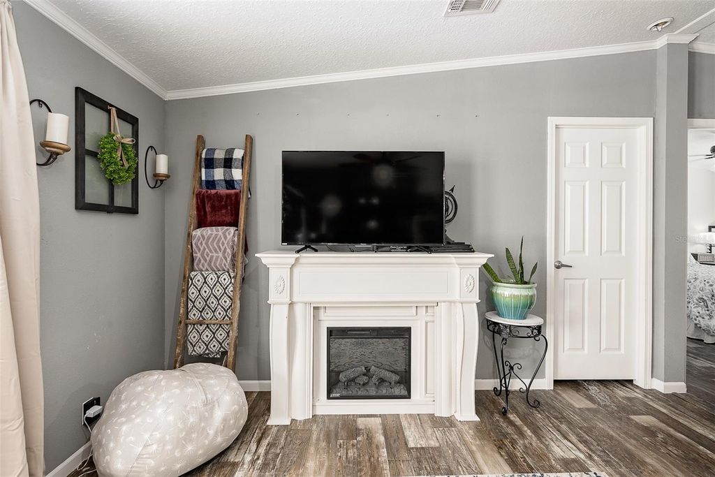 Image 18 of property listing at 436 ALDERMAN ROAD, Lakeland, FL 33810