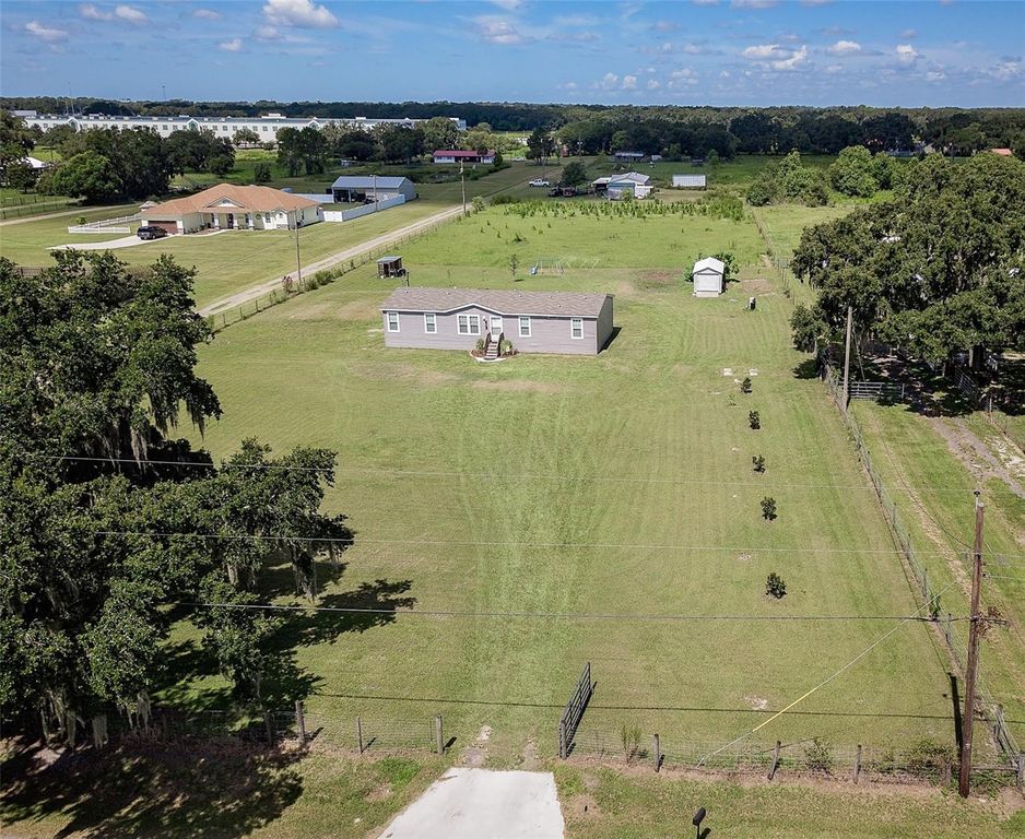 Image 3 of property listing at 436 ALDERMAN ROAD, Lakeland, FL 33810