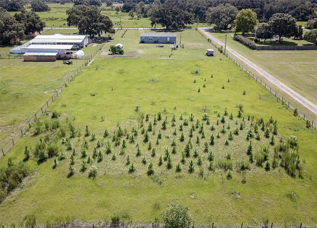 Image 4 of property listing at 436 ALDERMAN ROAD, Lakeland, FL 33810