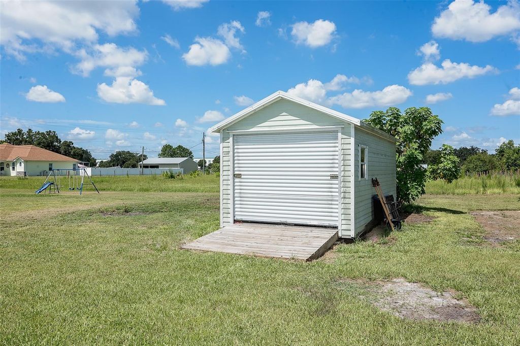 Image 6 of property listing at 436 ALDERMAN ROAD, Lakeland, FL 33810