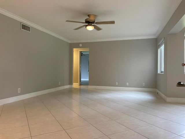 4857 Sable Pine Circle B1, West Palm Beach, FL 33417