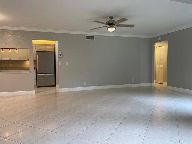 4857 Sable Pine Circle B1, West Palm Beach, FL 33417