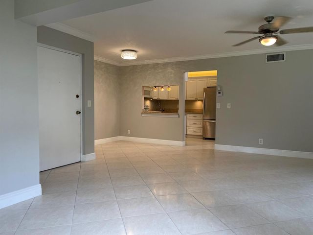 4857 Sable Pine Circle B1, West Palm Beach, FL 33417