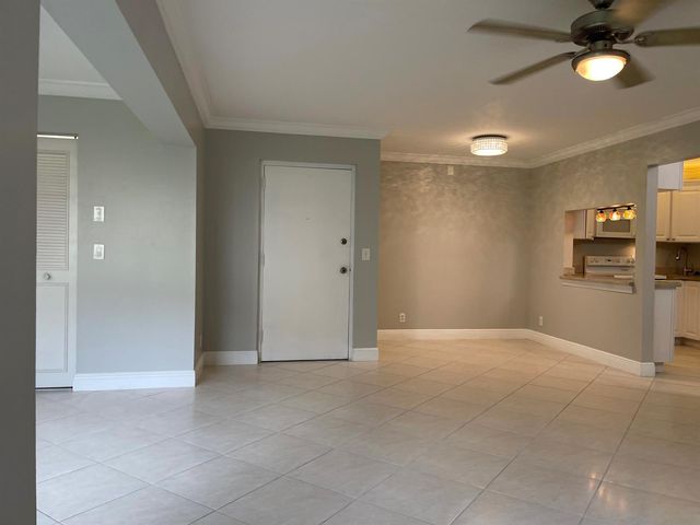 4857 Sable Pine Circle B1, West Palm Beach, FL 33417