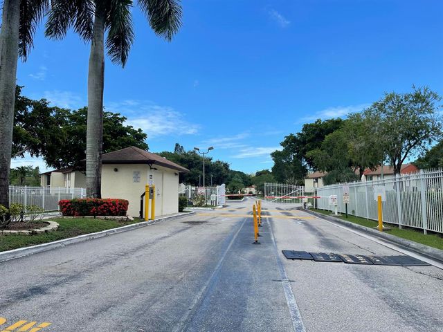 4857 Sable Pine Circle B1, West Palm Beach, FL 33417