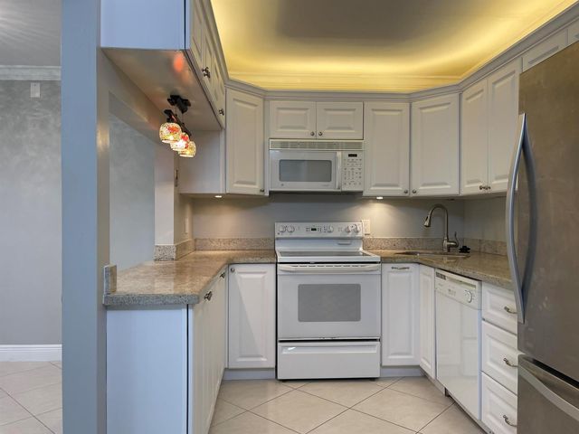 4857 Sable Pine Circle B1, West Palm Beach, FL 33417