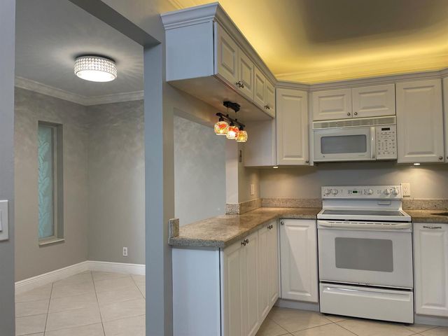4857 Sable Pine Circle B1, West Palm Beach, FL 33417