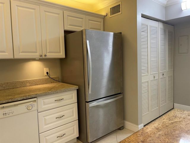 4857 Sable Pine Circle B1, West Palm Beach, FL 33417