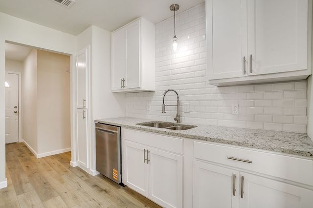 111 Chris Court, Alvarado, TX 76009