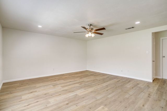 111 Chris Court, Alvarado, TX 76009