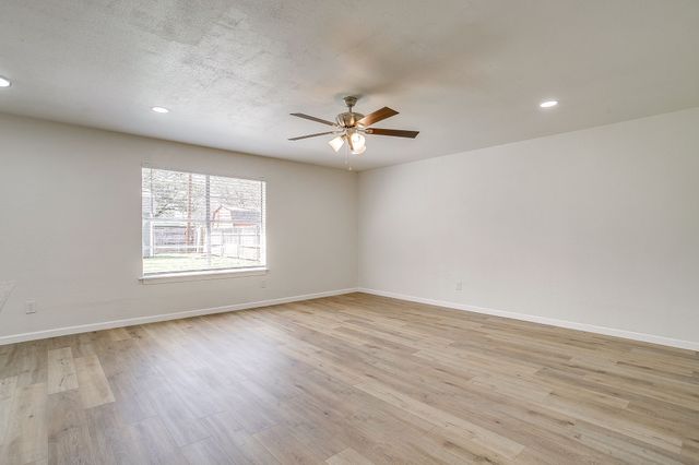 111 Chris Court, Alvarado, TX 76009