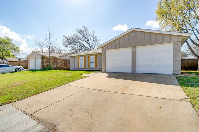 111 Chris Court, Alvarado, TX 76009