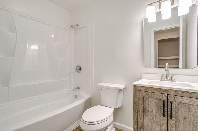 111 Chris Court, Alvarado, TX 76009