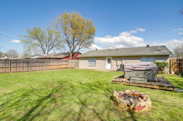 111 Chris Court, Alvarado, TX 76009