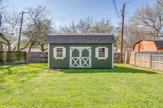 111 Chris Court, Alvarado, TX 76009