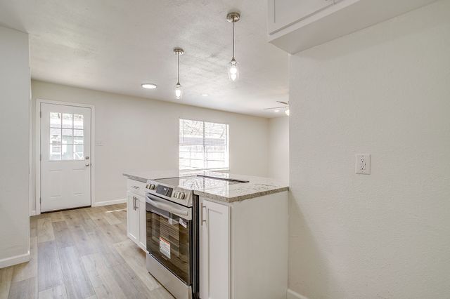 111 Chris Court, Alvarado, TX 76009