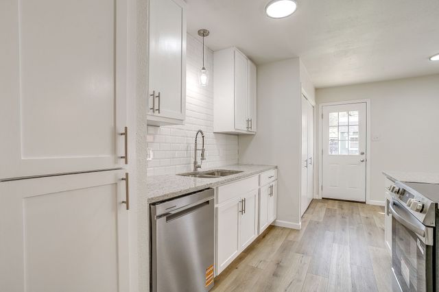 111 Chris Court, Alvarado, TX 76009