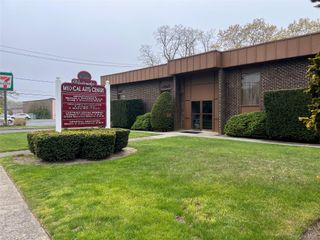 800 Broadway, Holbrook, NY 11741