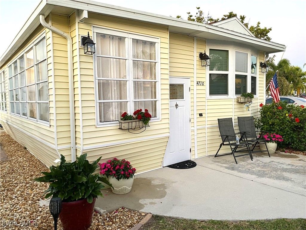 4710 Liberty LN W, Estero, FL 33928