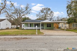 1009 Fulton Street, Edna, TX 77957