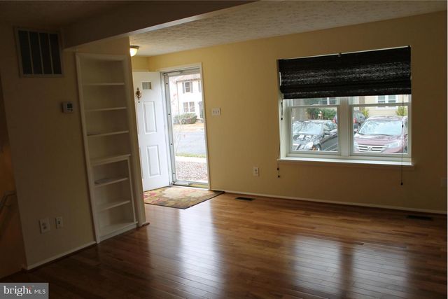 6821 MONTIVIDEO SQUARE CT, Falls Church, VA 22043