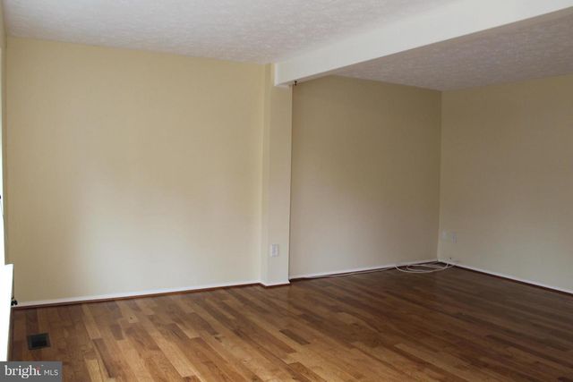 6821 MONTIVIDEO SQUARE CT, Falls Church, VA 22043