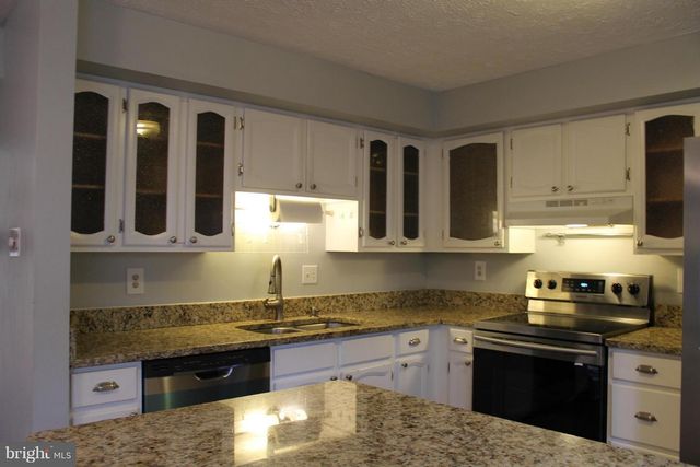 6821 MONTIVIDEO SQUARE CT, Falls Church, VA 22043