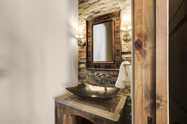 4680 Palmer Pointe Road, Excelsior, MN 55331