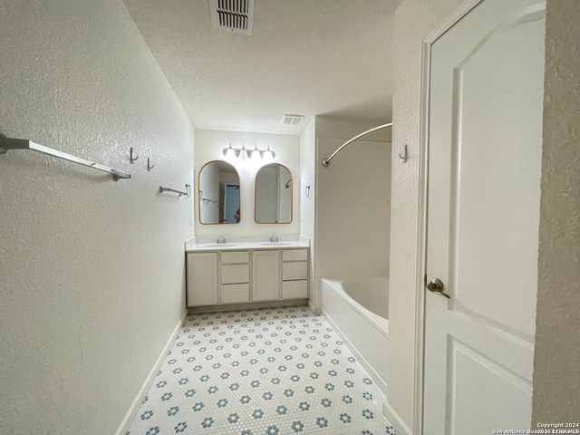 7746 Heavenly Arbor, San Antonio, TX 78254