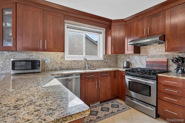 2191 Barclay Avenue, Shelby, MI 48317