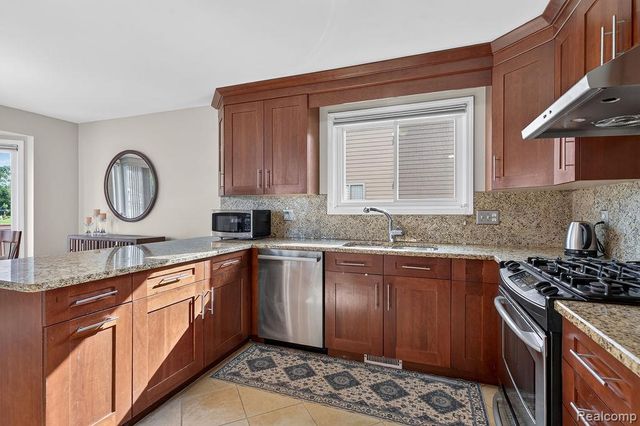 2191 Barclay Avenue, Shelby, MI 48317