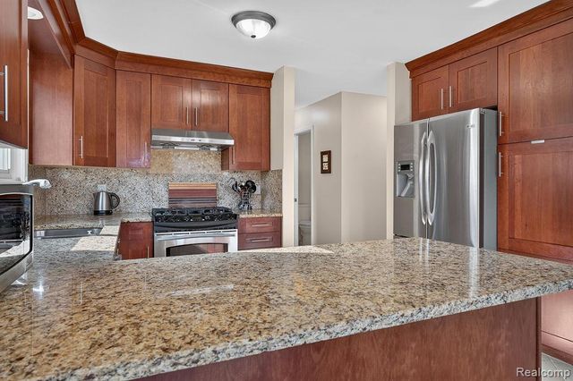 2191 Barclay Avenue, Shelby, MI 48317