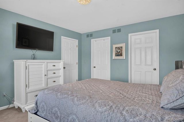 2191 Barclay Avenue, Shelby, MI 48317