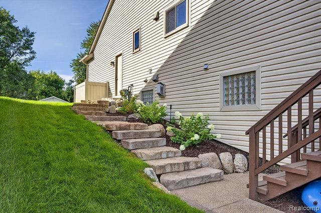 2191 Barclay Avenue, Shelby, MI 48317