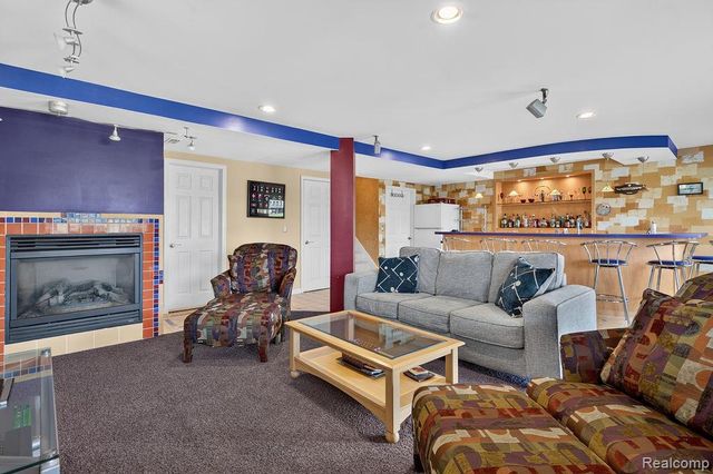 2191 Barclay Avenue, Shelby, MI 48317