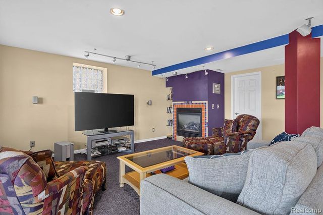 2191 Barclay Avenue, Shelby, MI 48317