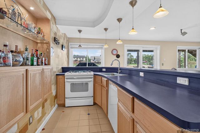 2191 Barclay Avenue, Shelby, MI 48317