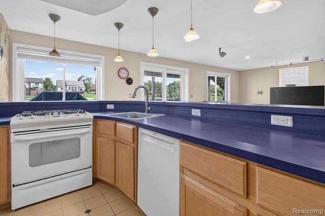 2191 Barclay Avenue, Shelby, MI 48317
