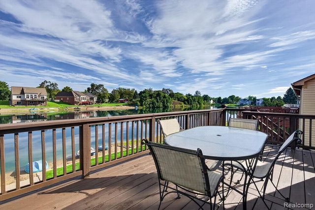 2191 Barclay Avenue, Shelby, MI 48317