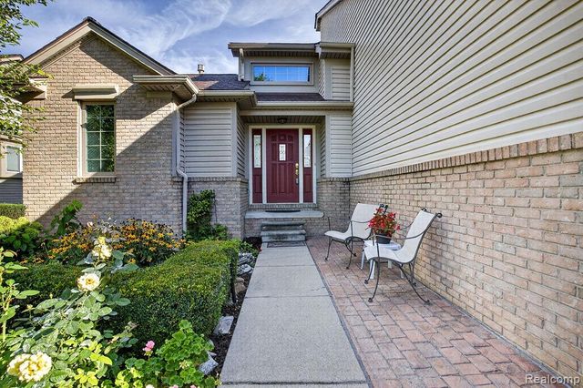 2191 Barclay Avenue, Shelby, MI 48317