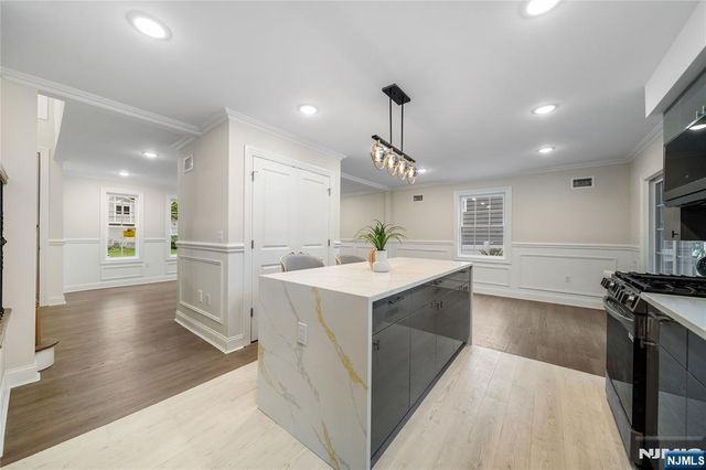 16 Coles Court, River Edge, NJ 07661